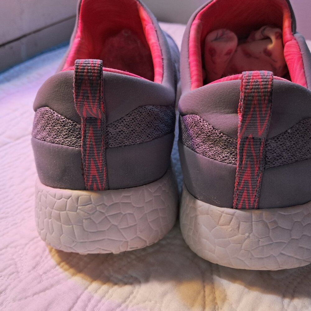 Skechers Gray & Pink Slip on Sneakers Size 9 - Picture 5 of 6